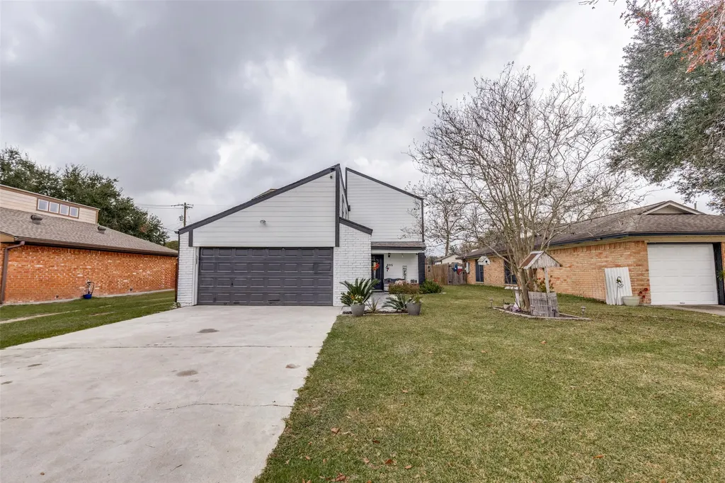 605 S Remington Drive Angleton TX 77515