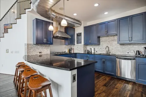 5005 Hidalgo Street 601 Houston TX 77056