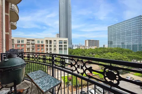 5005 Hidalgo Street 601 Houston TX 77056