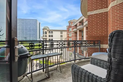 5005 Hidalgo Street 601 Houston TX 77056