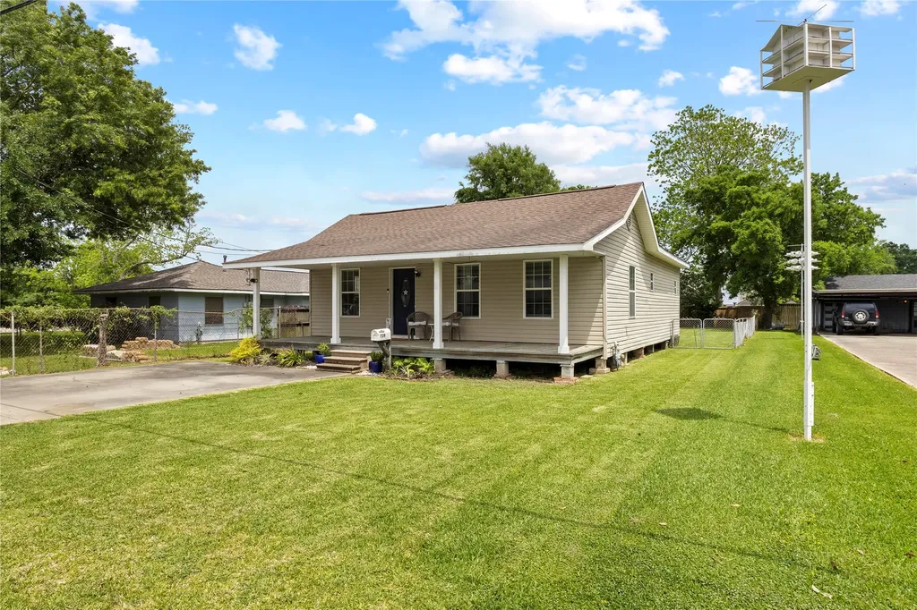 709 Dallas Street Port Neches TX 77651