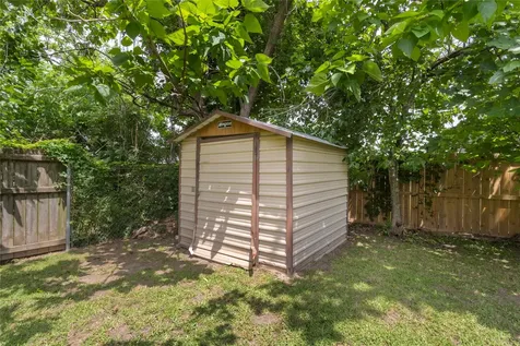 709 Dallas Street Port Neches TX 77651