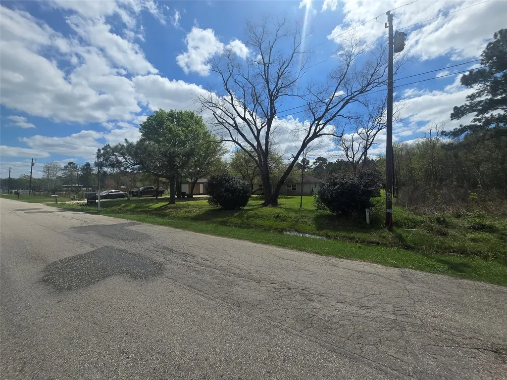 287 County Road 688 Dayton TX 77535