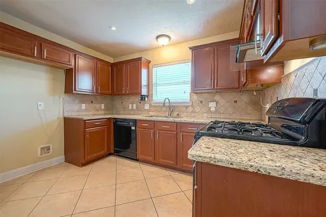 11015 Warath Oak Court Houston TX 77065