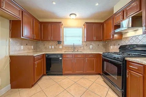 11015 Warath Oak Court Houston TX 77065