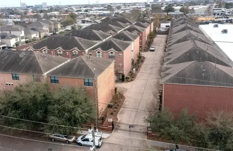 8715 Meadowcroft Drive 902 Houston TX 77063