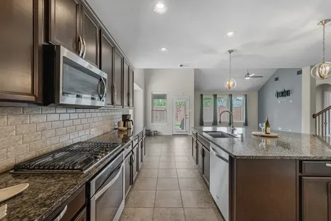 9006 Lacombe Lane Tomball TX 77375