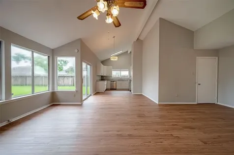 1126 W Belgravia Drive Pearland TX 77584