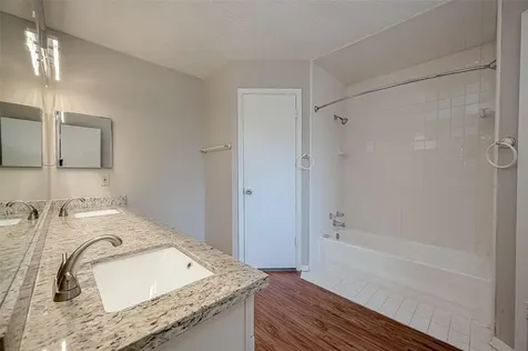 1126 W Belgravia Drive Pearland TX 77584