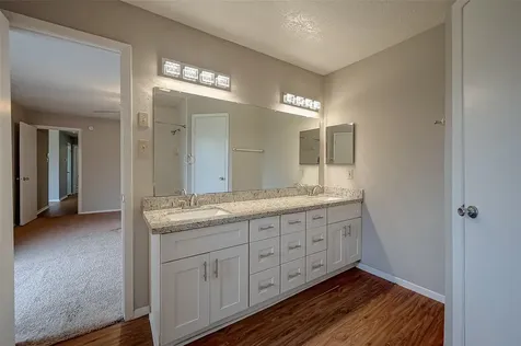 1126 W Belgravia Drive Pearland TX 77584