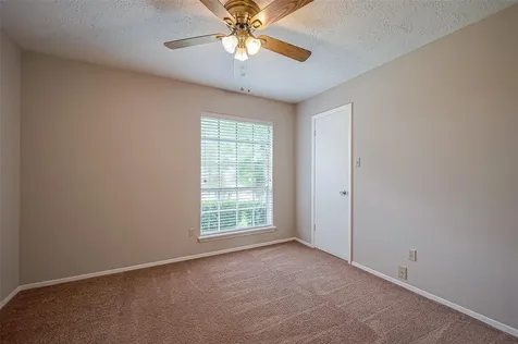 1126 W Belgravia Drive Pearland TX 77584