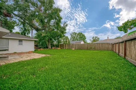 1126 W Belgravia Drive Pearland TX 77584