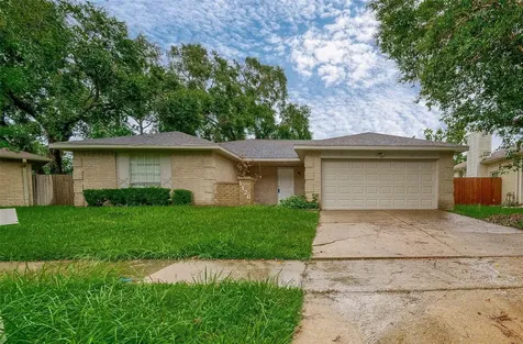 1126 W Belgravia Drive Pearland TX 77584