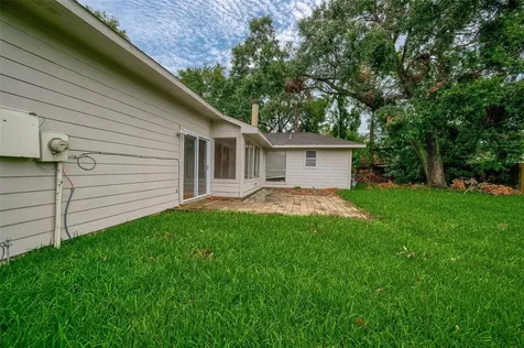 1126 W Belgravia Drive Pearland TX 77584
