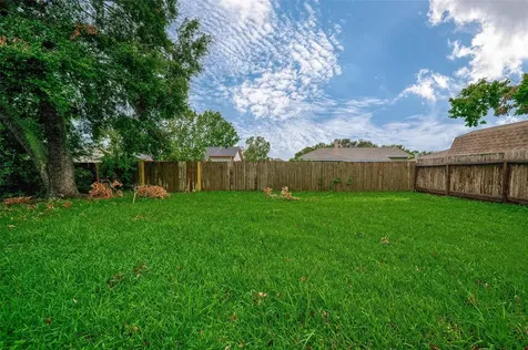 1126 W Belgravia Drive Pearland TX 77584