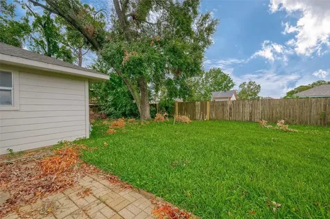 1126 W Belgravia Drive Pearland TX 77584