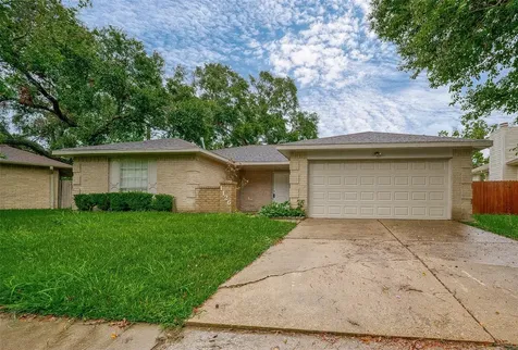 1126 W Belgravia Drive Pearland TX 77584