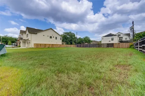 1962 Lexington Street Houston TX 77098