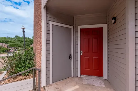 2402 Sycamore Avenue E1 Huntsville TX 77340