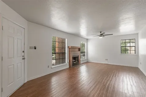 2402 Sycamore Avenue E1 Huntsville TX 77340