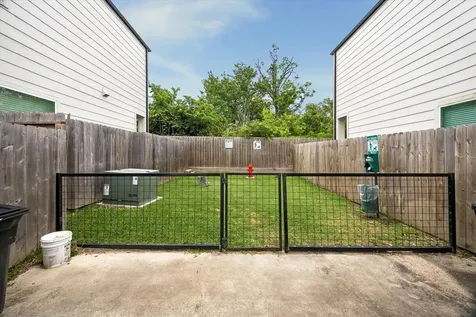5709 White Magnolia Street Houston TX 77091