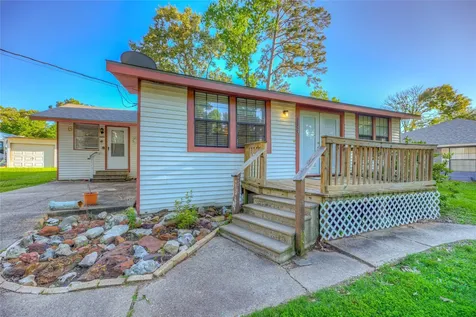 323 Lakeview Drive Onalaska TX 77360
