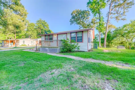 323 Lakeview Drive Onalaska TX 77360