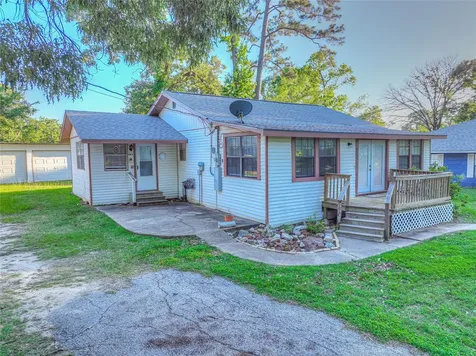 323 Lakeview Drive Onalaska TX 77360