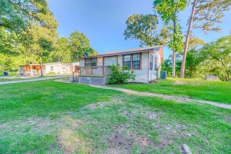 323 Lakeview Drive Onalaska TX 77360