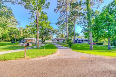 323 Lakeview Drive Onalaska TX 77360