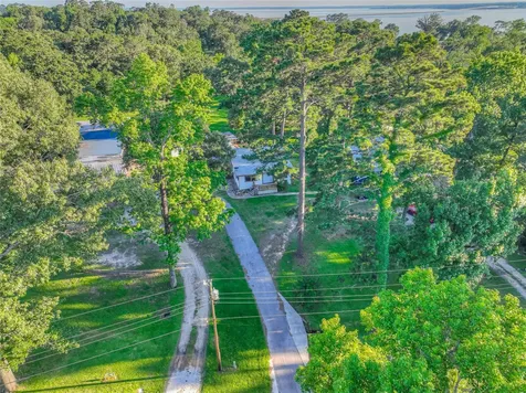 323 Lakeview Drive Onalaska TX 77360