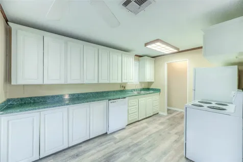 323 Lakeview Drive Onalaska TX 77360