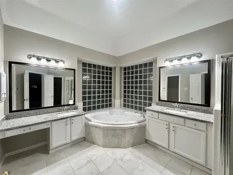 16807 Laguna Springs Drive Houston TX 77095