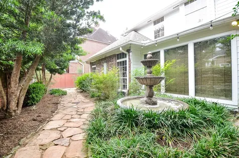 19 Ambleside Crescent Drive Sugar Land TX 77479