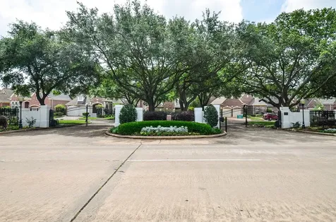19 Ambleside Crescent Drive Sugar Land TX 77479