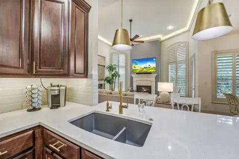 18 Windsor Court Houston TX 77055