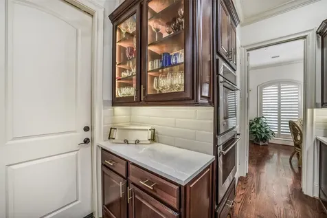 18 Windsor Court Houston TX 77055