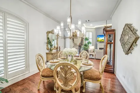 18 Windsor Court Houston TX 77055