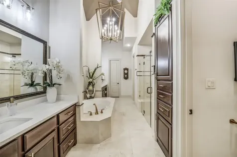 18 Windsor Court Houston TX 77055
