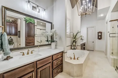 18 Windsor Court Houston TX 77055