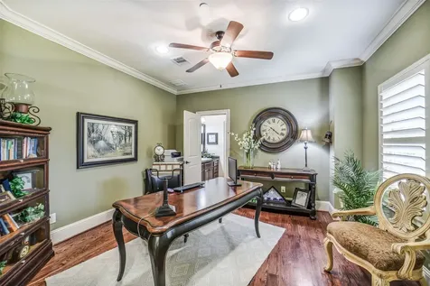 18 Windsor Court Houston TX 77055
