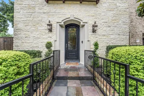 18 Windsor Court Houston TX 77055