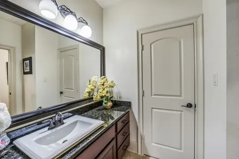 18 Windsor Court Houston TX 77055