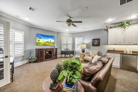 18 Windsor Court Houston TX 77055