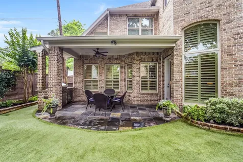 18 Windsor Court Houston TX 77055