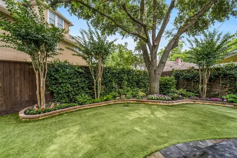 18 Windsor Court Houston TX 77055