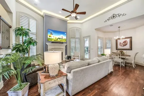 18 Windsor Court Houston TX 77055