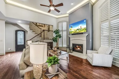 18 Windsor Court Houston TX 77055