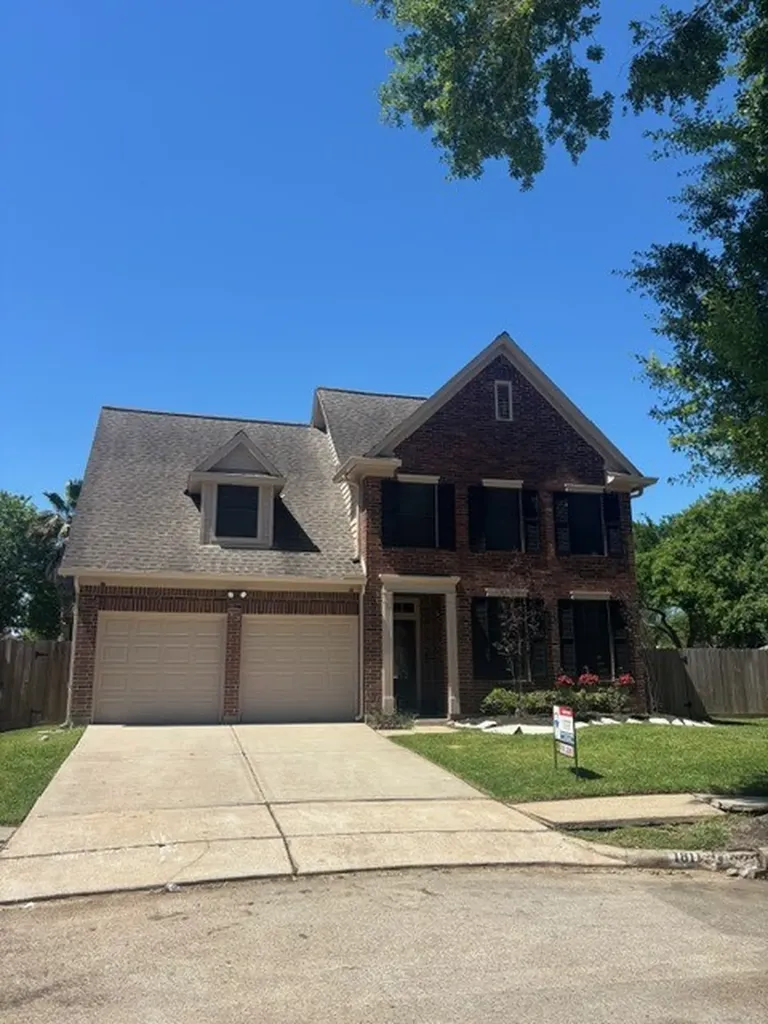 1811 Emerald Lake Court Houston TX 77062