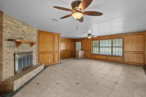 210 Commanche Trail Wallisville TX 77597